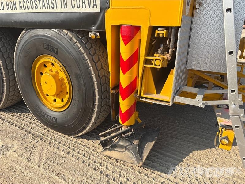  Terex-Demag AC100 100 ton 10x6x8 All Terrain Crane رافعات صالحة لكل أنواع الطرق