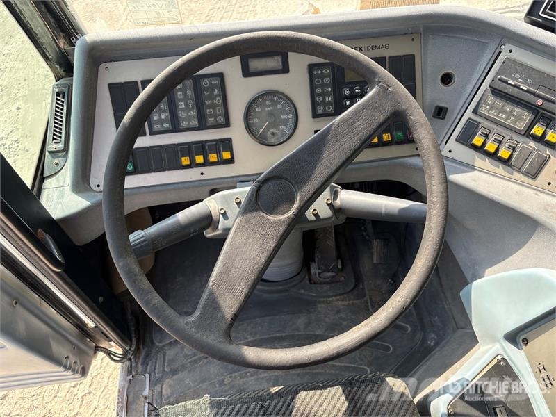 Terex-Demag AC50-1 Maastikutõstukid