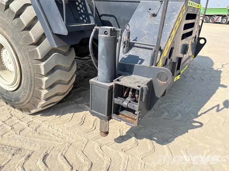 Terex RT335 Raske maastiku tõstukid