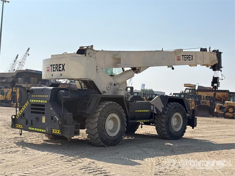 Terex RT335 Raske maastiku tõstukid
