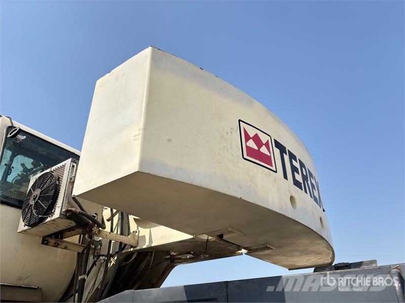 Terex RT335 Raske maastiku tõstukid