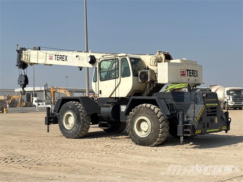 Terex RT335 Raske maastiku tõstukid