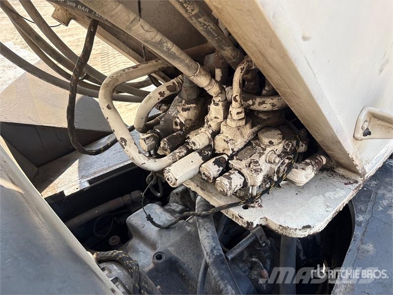 Terex RT335 Raske maastiku tõstukid