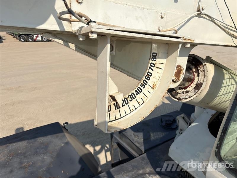 Terex RT335 Raske maastiku tõstukid