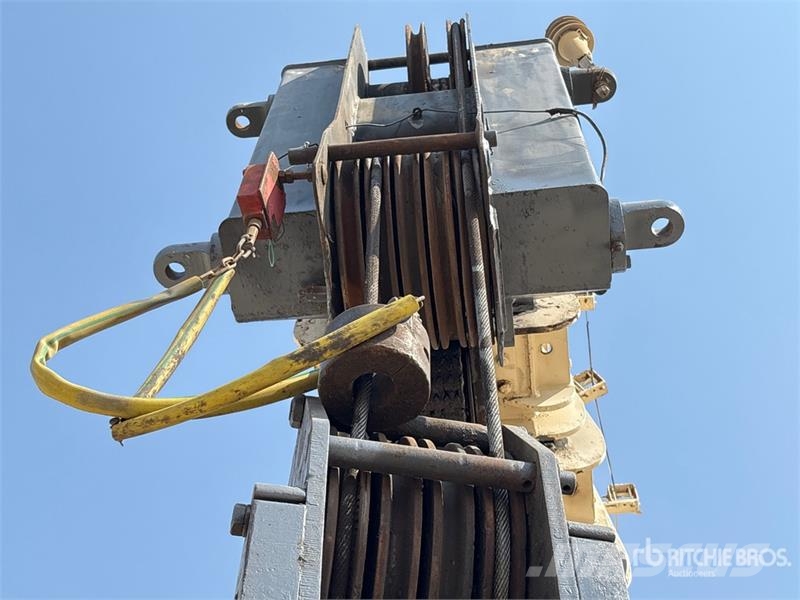 Terex RT335 Raske maastiku tõstukid