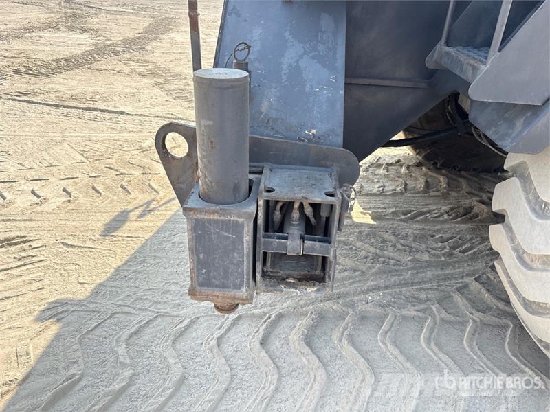 Terex RT335 Raske maastiku tõstukid