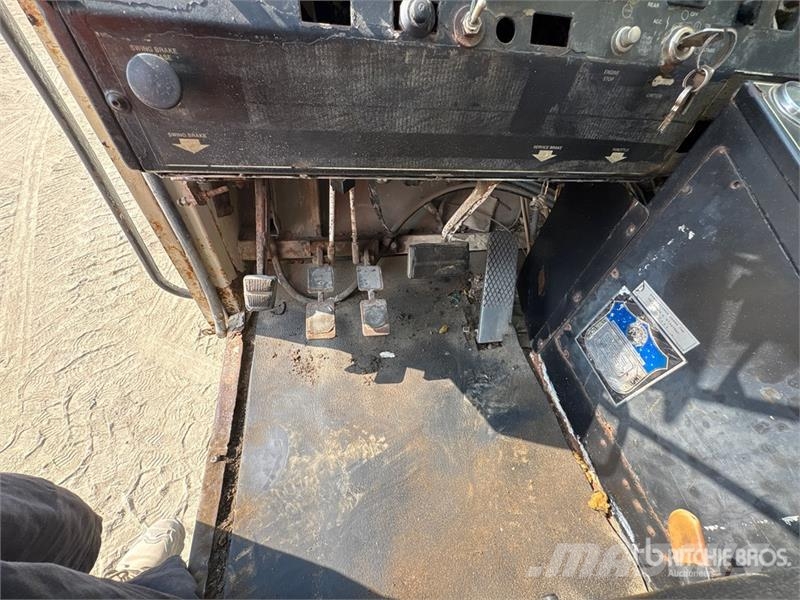 Terex RT335 Raske maastiku tõstukid