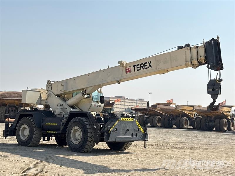 Terex RT335 Raske maastiku tõstukid