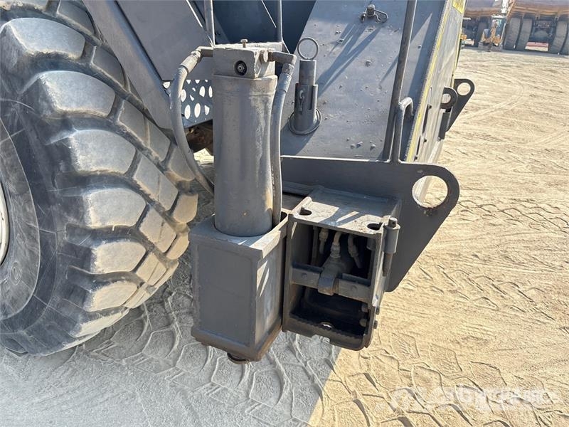 Terex RT335 Raske maastiku tõstukid