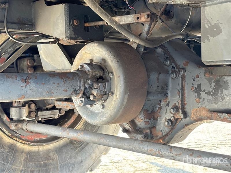 Terex RT335 Raske maastiku tõstukid