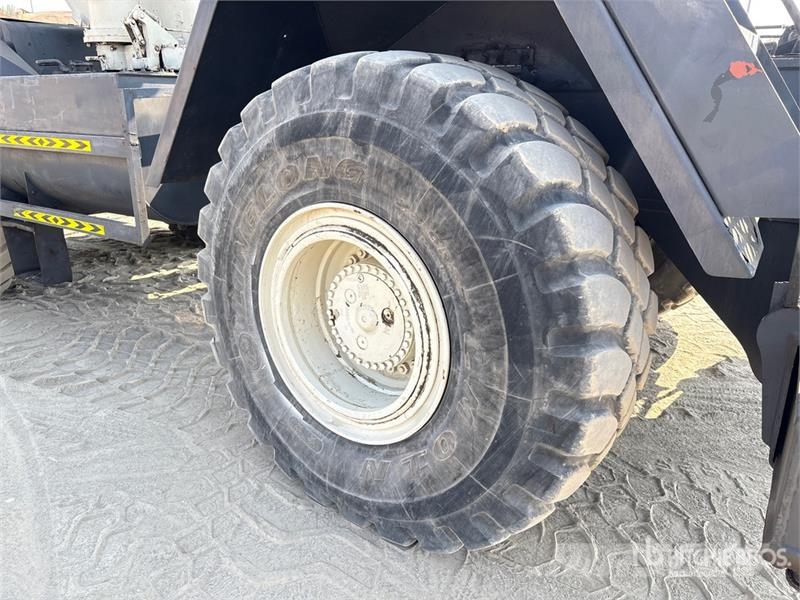 Terex RT335 Raske maastiku tõstukid