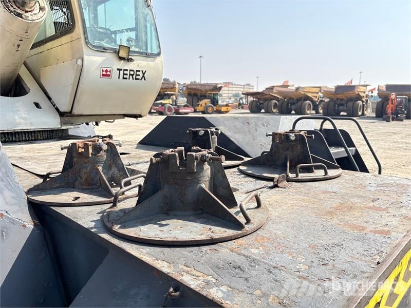 Terex RT335 Raske maastiku tõstukid