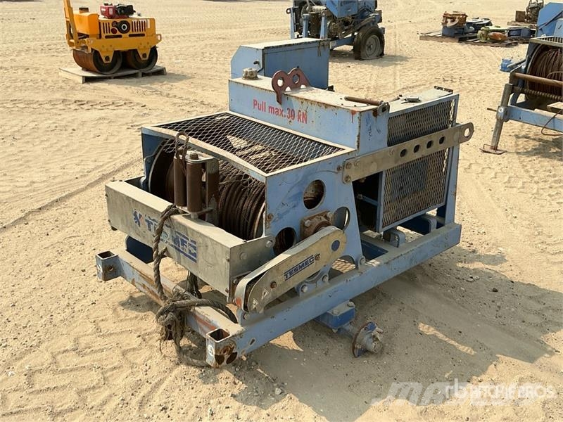 Tesmec AMC 402 1000 Kg Portable Hydraulic Winch معدات البناء - غير ذلك