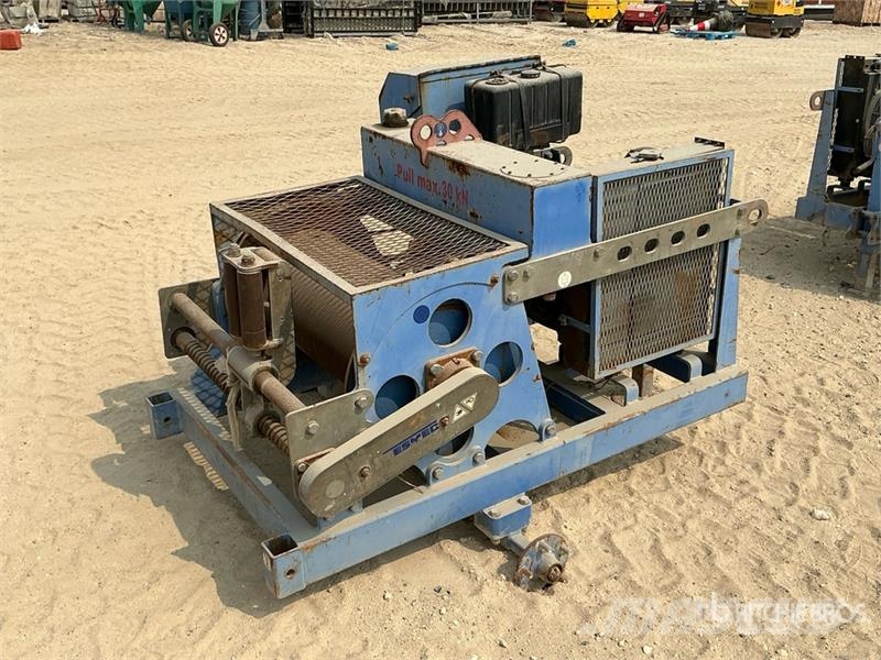 Tesmec AMC 402 1000 Kg Portable Hydraulic Winch معدات البناء - غير ذلك