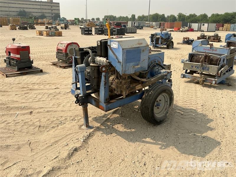 Tesmec AMC 402 1000 Kg Portable Hydraulic Winch معدات البناء - غير ذلك