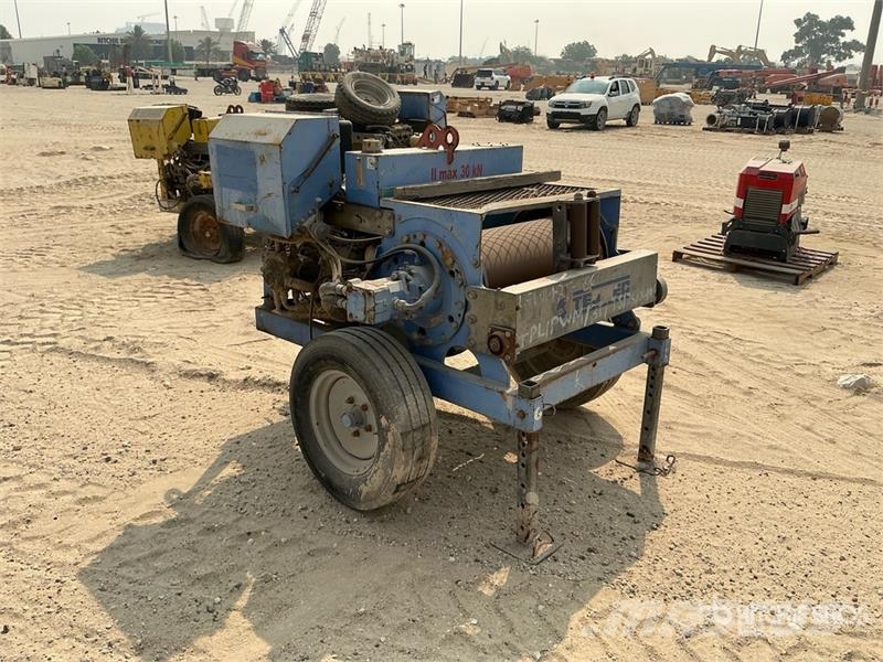 Tesmec AMC 402 1000 Kg Portable Hydraulic Winch معدات البناء - غير ذلك