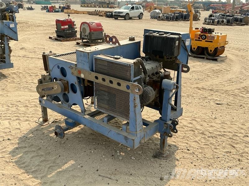 Tesmec AMC 402 1000 Kg Portable Hydraulic Winch معدات البناء - غير ذلك