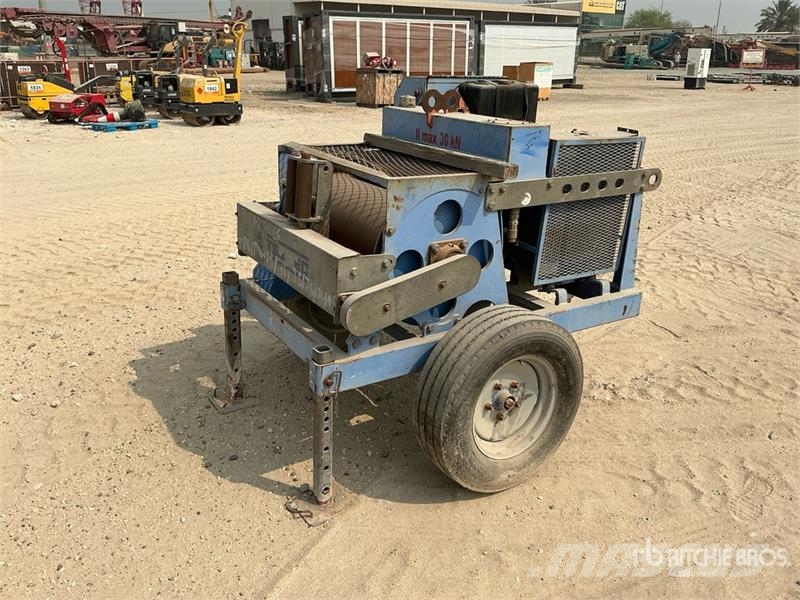 Tesmec AMC 402 1000 Kg Portable Hydraulic Winch معدات البناء - غير ذلك