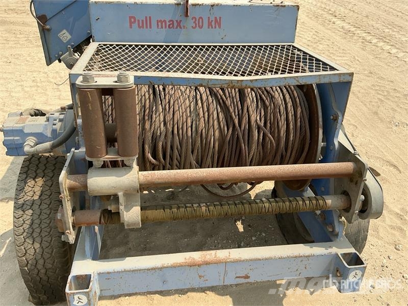 Tesmec AMC 402 1000 Kg Portable Hydraulic Winch معدات البناء - غير ذلك