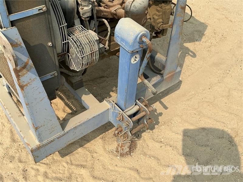Tesmec AMC 402 1000 Kg Portable Hydraulic Winch معدات البناء - غير ذلك