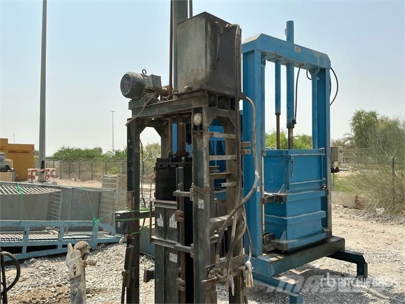  Textile Bailing Press Unit w/ Accessories معدات البناء - غير ذلك