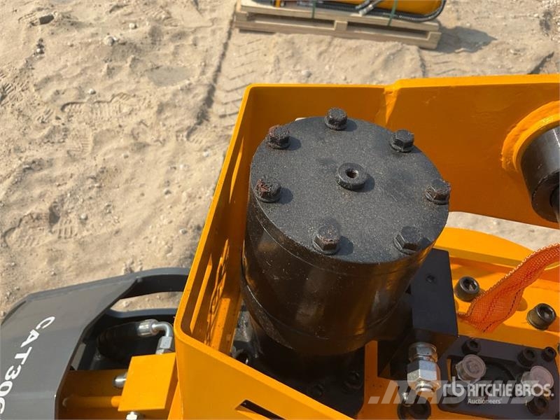  TOFT 04G Rotating Excavator Grapple - Fits 4 - 8 t خطاطيف