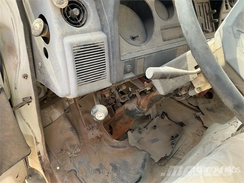 Toyota Dyna 5000 L 4x2 Water Truck (Inoperable) صهاريج مياه