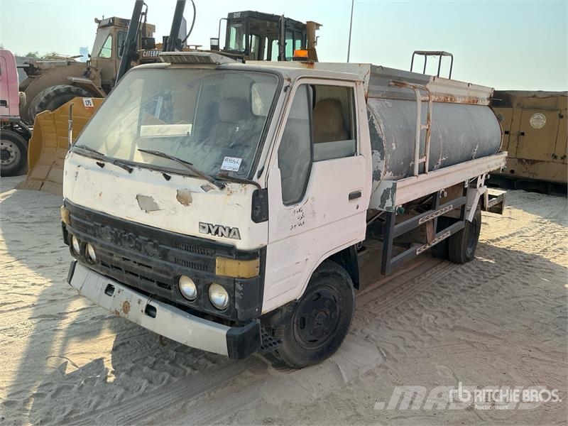 Toyota Dyna Water Truck (Inoperable) Water bowser