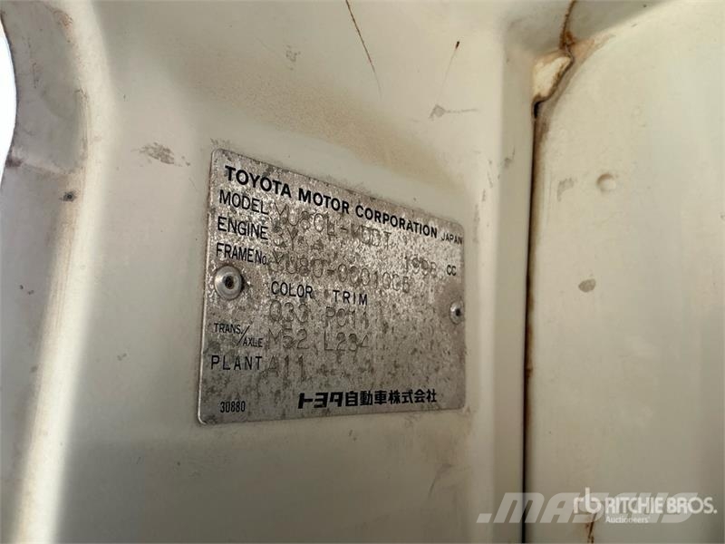 Toyota Dyna Water Truck (Inoperable) Water bowser