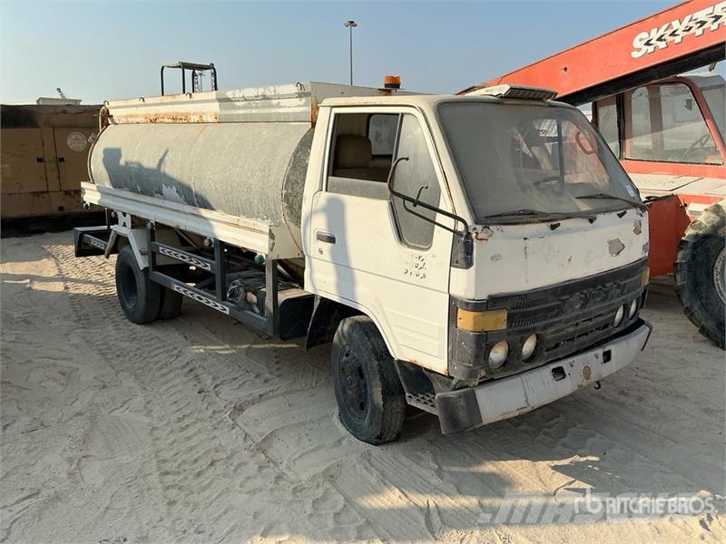 Toyota Dyna Water Truck (Inoperable) Water bowser