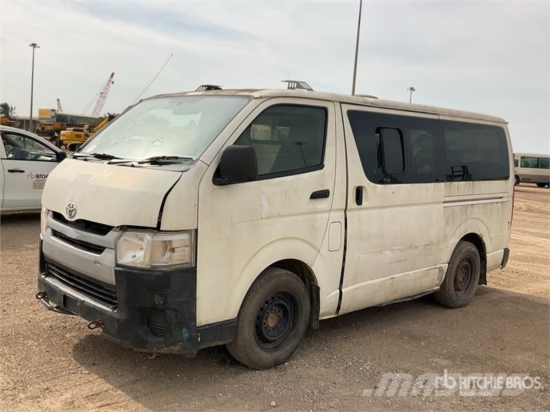 Toyota Hiace 4x2 Mini Bus Mini autobusi