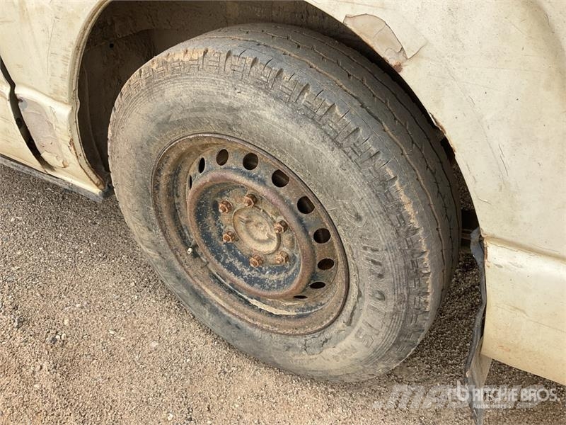 Toyota Hiace 4x2 Mini Bus Mini autobusi
