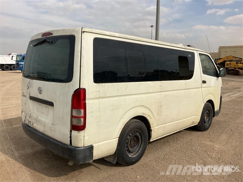 Toyota Hiace 4x2 Mini Bus Mini autobusi