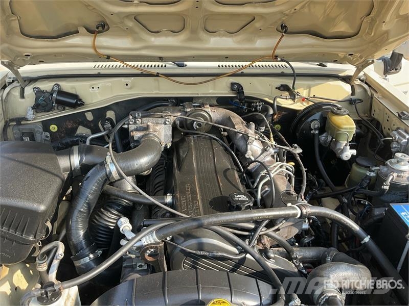 Toyota Land Cruiser 79L 4x4 Crew Cab Pickup Autre fourgon / utilitaire