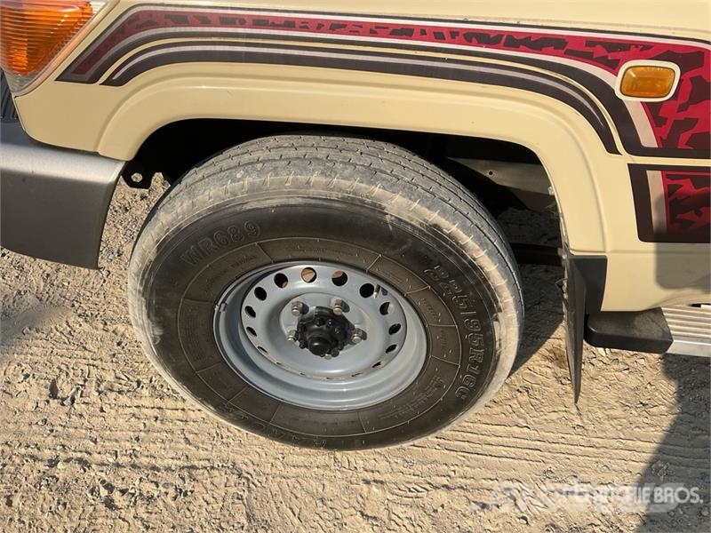 Toyota Land Cruiser 79L 4x4 Crew Cab Pickup Autre fourgon / utilitaire