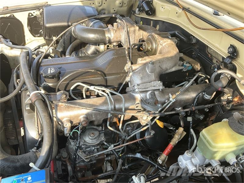 Toyota Land Cruiser 79L 4x4 Crew Cab Pickup Autre fourgon / utilitaire