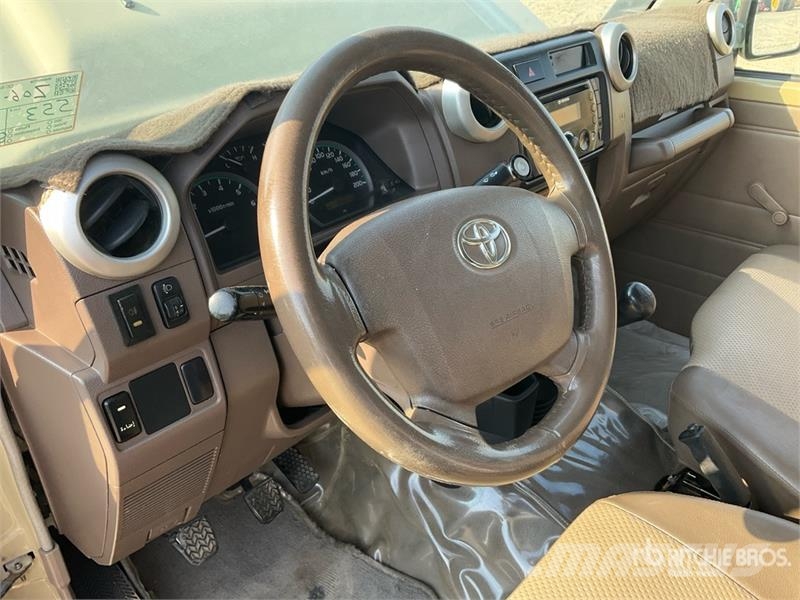 Toyota Land Cruiser 79L 4x4 Crew Cab Pickup Autre fourgon / utilitaire
