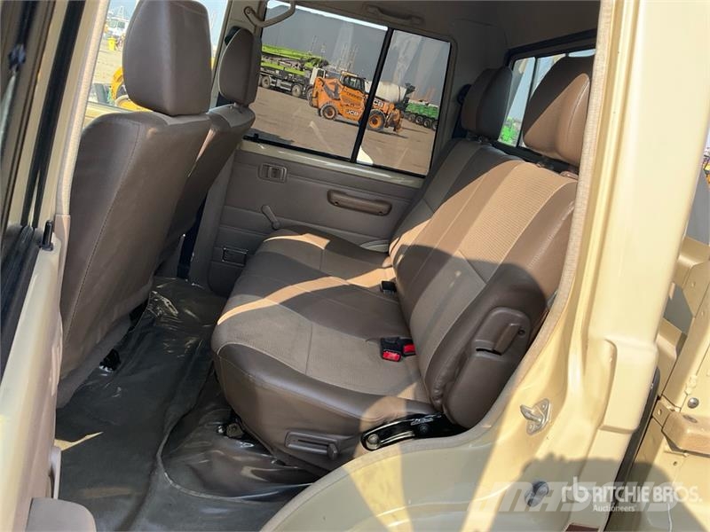 Toyota Land Cruiser 79L 4x4 Crew Cab Pickup Autre fourgon / utilitaire