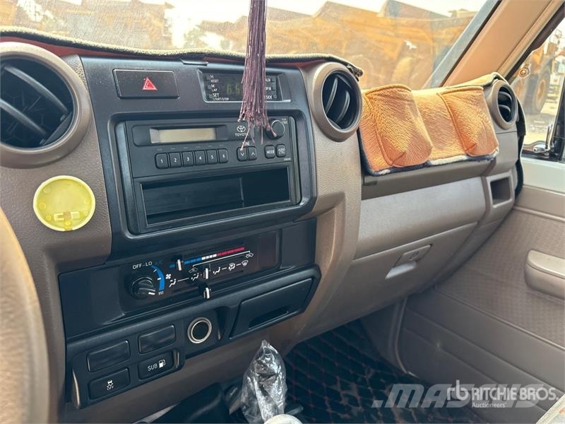 Toyota Land Cruiser 79L 4x4 Pickup Άλλα Vans