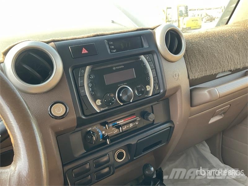 Toyota Land Cruiser 79L 4x4 Crew Cab Pickup Autre fourgon / utilitaire