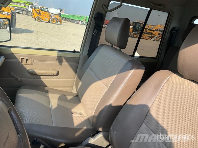 Toyota Land Cruiser 79L 4x4 Crew Cab Pickup Autre fourgon / utilitaire