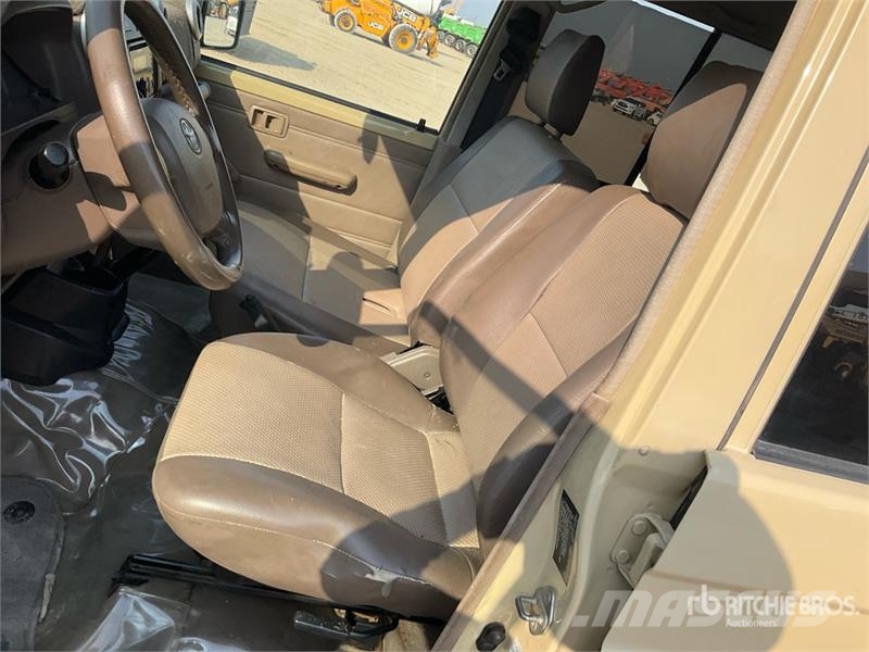 Toyota Landcruiser 79L 4x4 Crew Cab Pickup Άλλα Vans