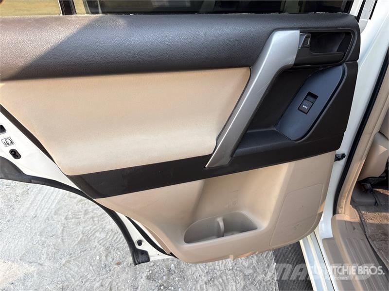 Toyota Prado TX 150L 4x4 SUV Voiture