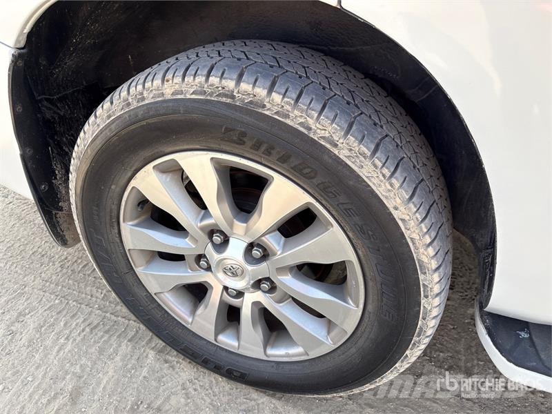 Toyota Sequoia 4x4 SUV Biler