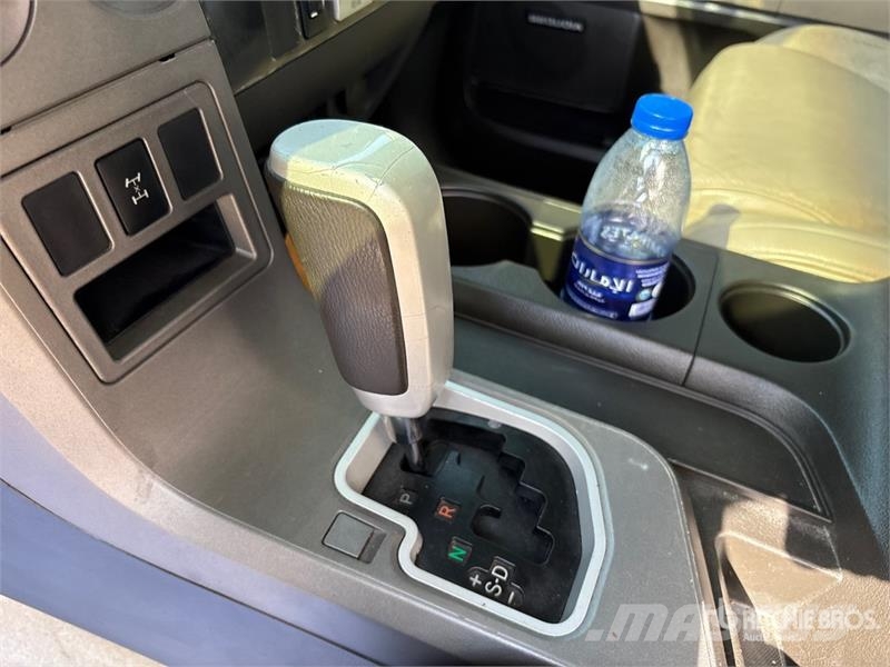 Toyota Sequoia 4x4 SUV Biler