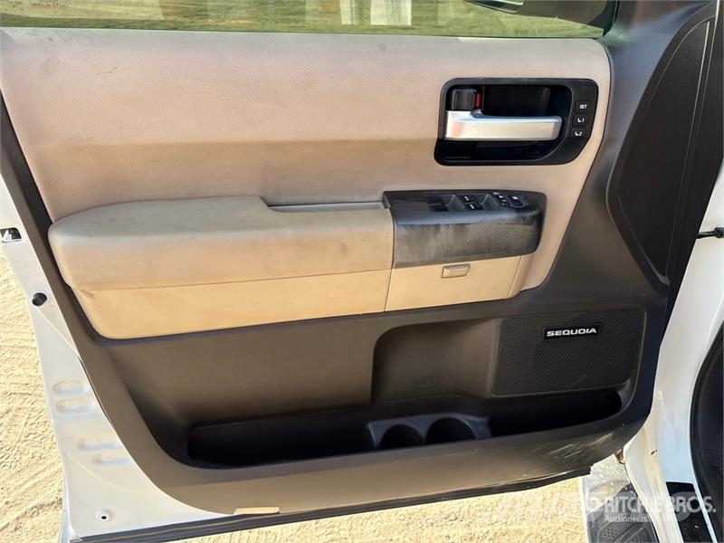 Toyota Sequoia 4x4 SUV Biler