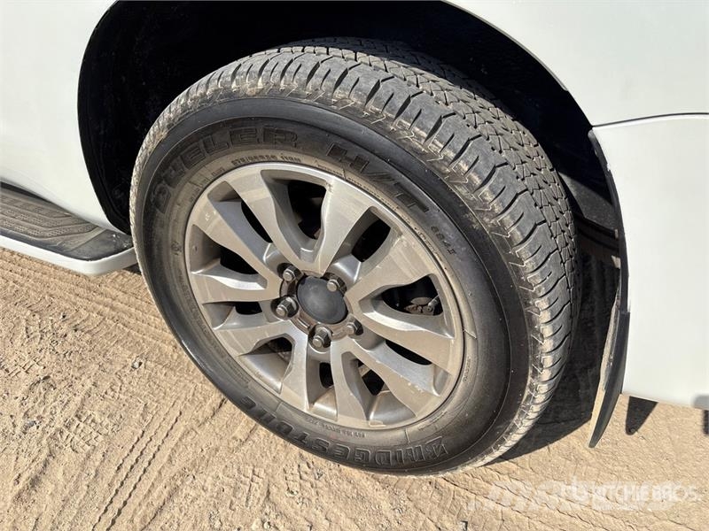 Toyota Sequoia iForce 4x4 SUV Carros