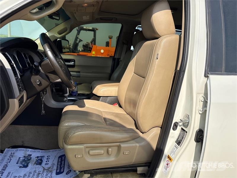 Toyota Sequoia iForce 4x4 SUV Carros