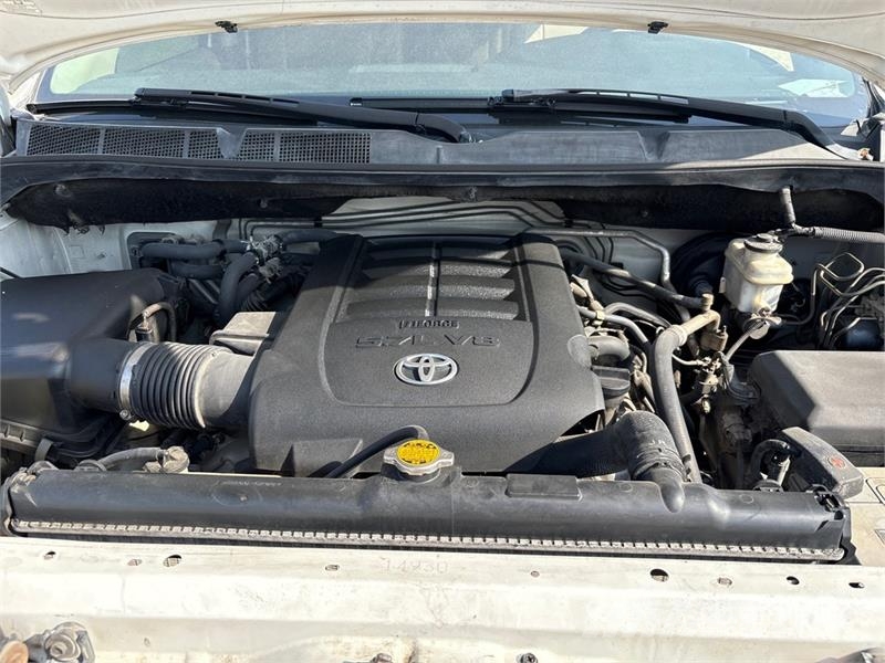 Toyota Sequoia iForce 4x4 SUV Carros