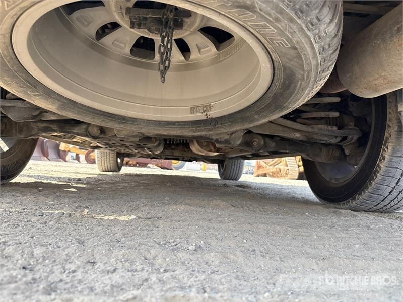 Toyota Sequoia iForce 4x4 SUV Carros